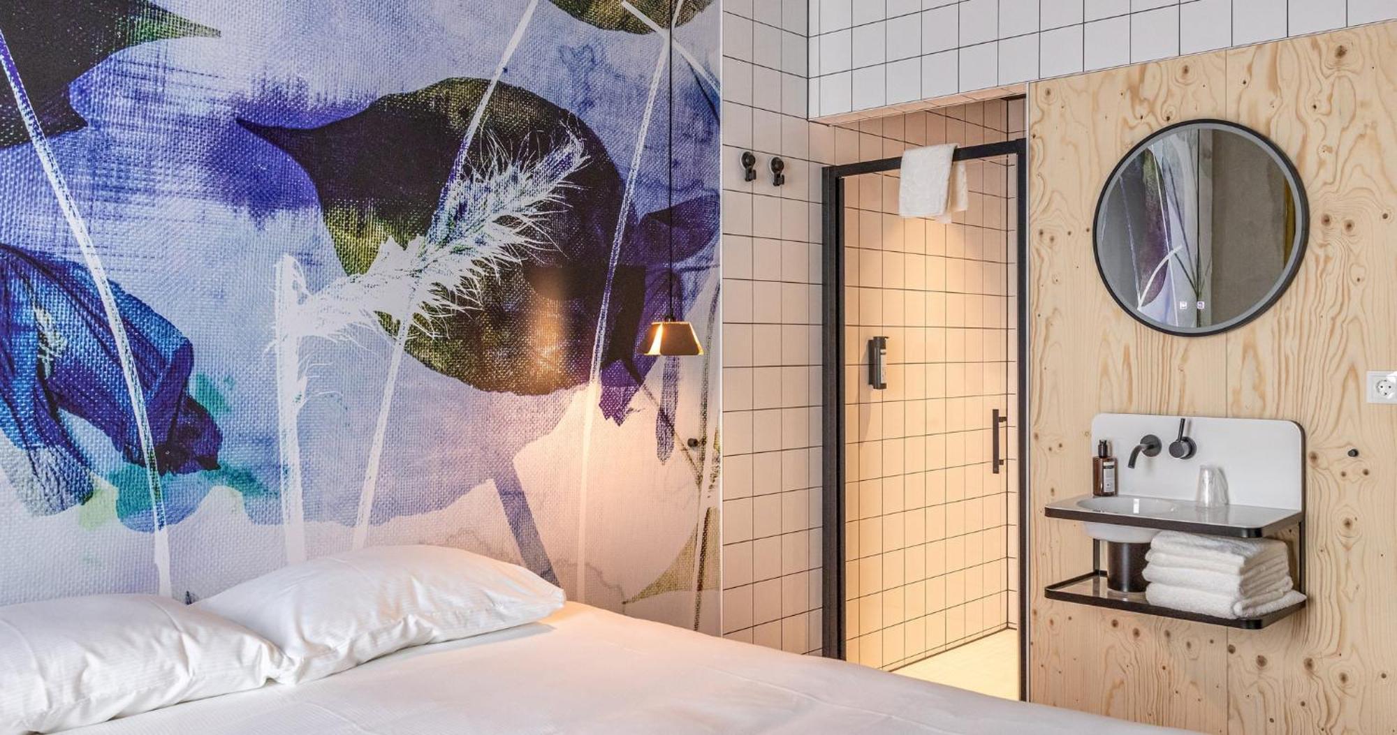 Moloko, Modern Designed Sleep & Shower Hotel In City Center, Digital Key By Sms Энсхеде Экстерьер фото
